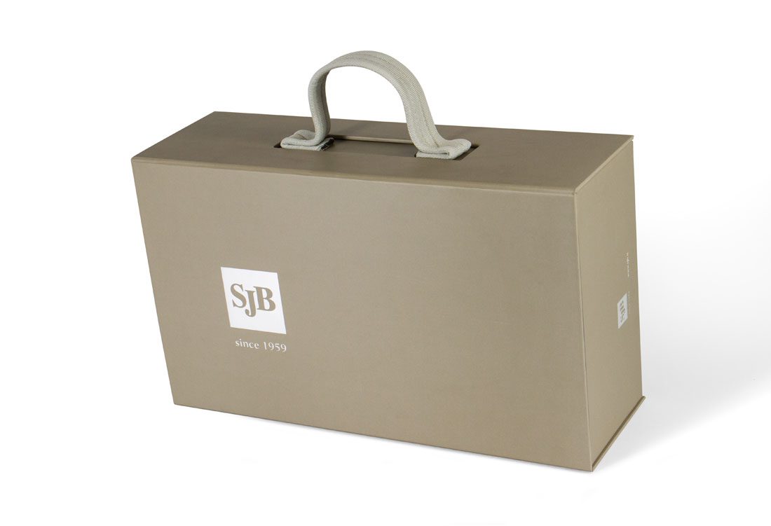 Sample case with coated cardboard dividers